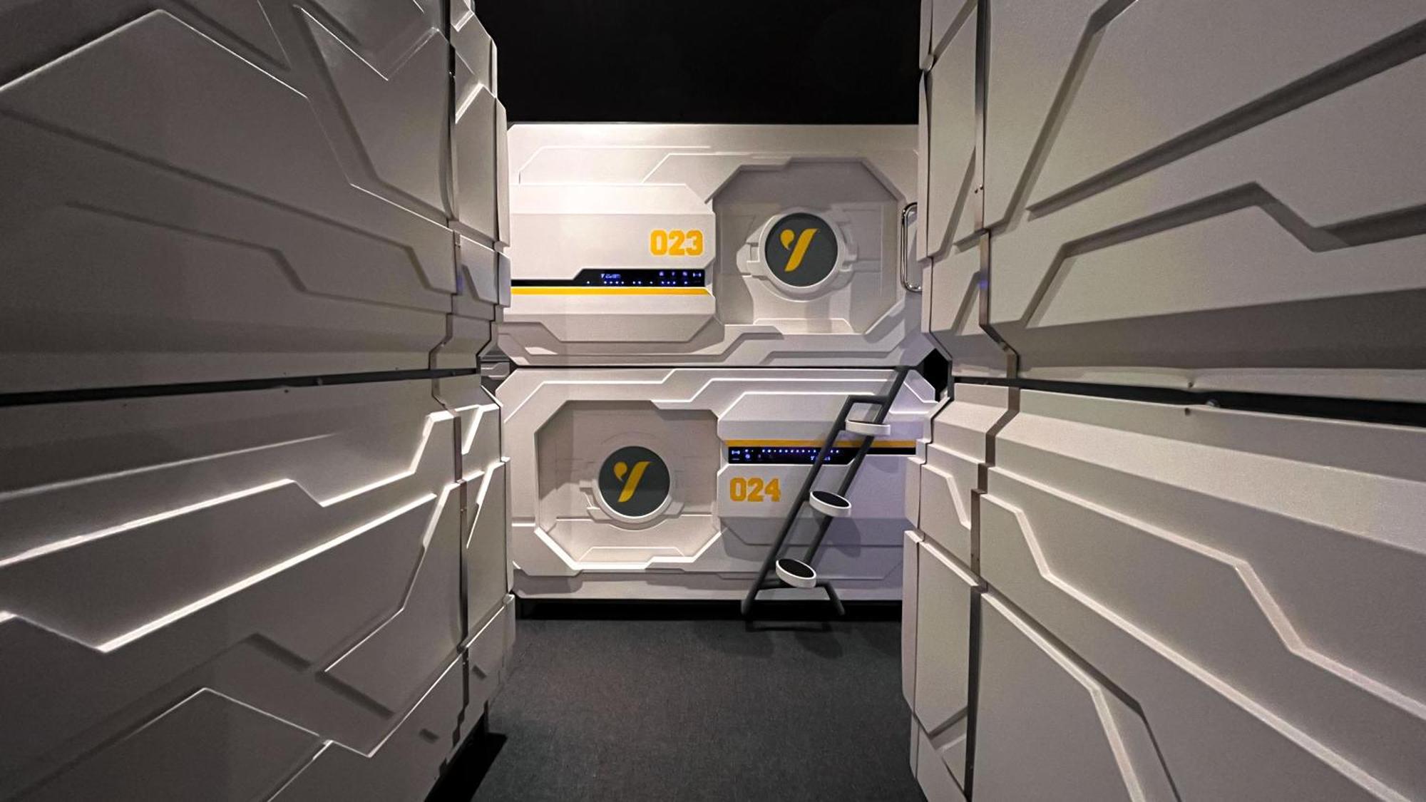The Yellow Capsule Cancun Close To Airport Exterior foto